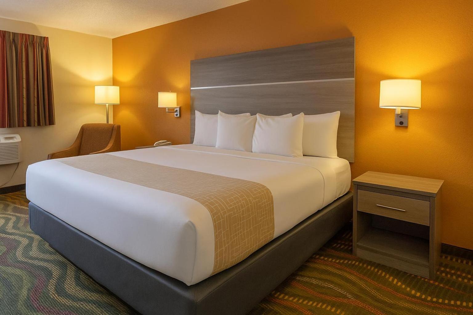Travelodge By Wyndham Muskegon Exterior photo
